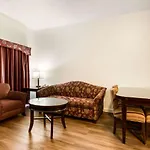 Econo Lodge Inn & Suites Lake Harmony - Pocono Mountains Area