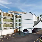 Days Inn By Wyndham Scranton Pa
