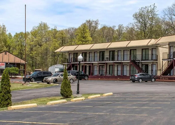 Econo Lodge Inn & Suites Lake Harmony - Pocono Mountains Area