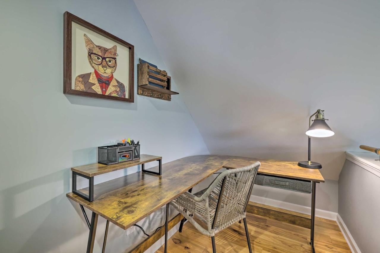 Pet-friendly Abode Near Lakes And Resorts! Holiday home Long Pond