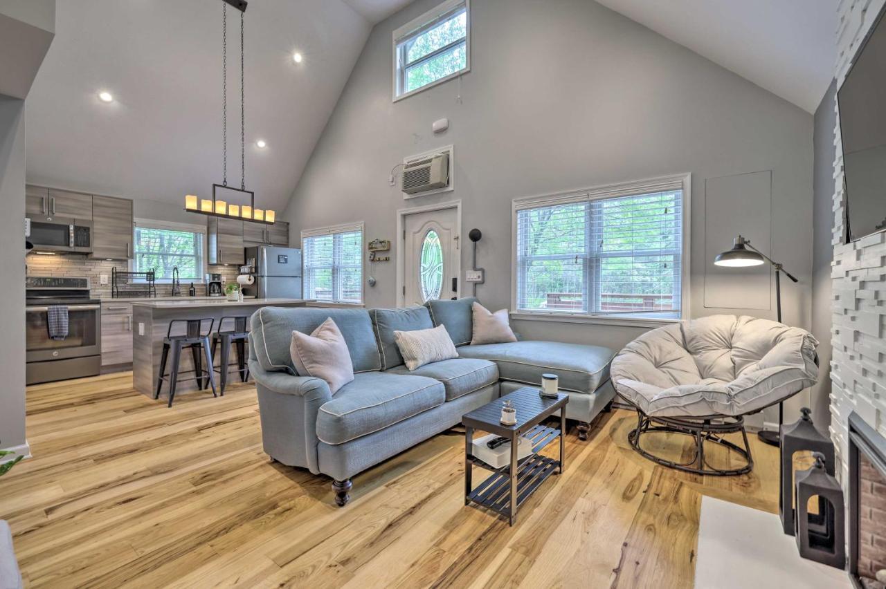 Pet-friendly Abode Near Lakes And Resorts! Holiday home Long Pond
