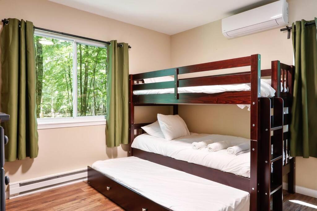 Holiday home Quiet Chalet In The Woods Family Getaway *