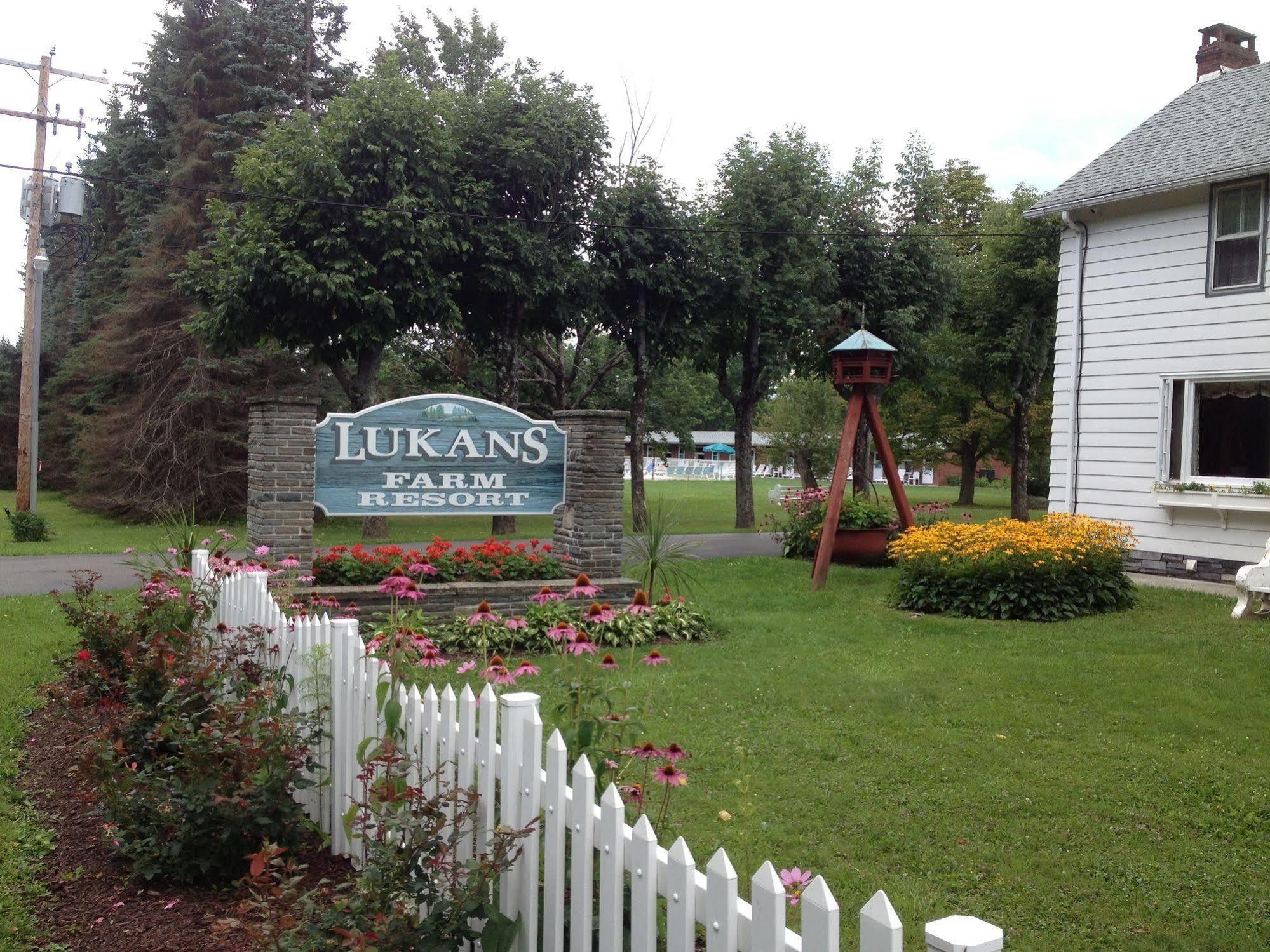 Lukans Farm Resort 3*