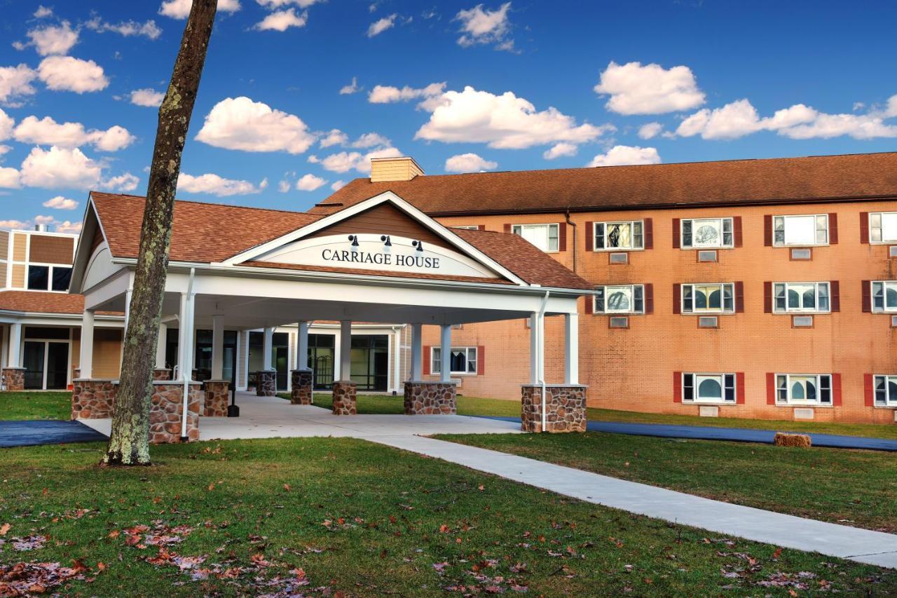 Carriage House Country Club 3*