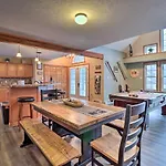 Family Home With Hot Tub, Close To Lake And Hiking!