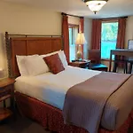 Woodfield Manor - A Sundance Vacations Property