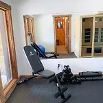 Kids Under 4 Free, Jacuzzi, Sauna, Pool, Lake, Gym