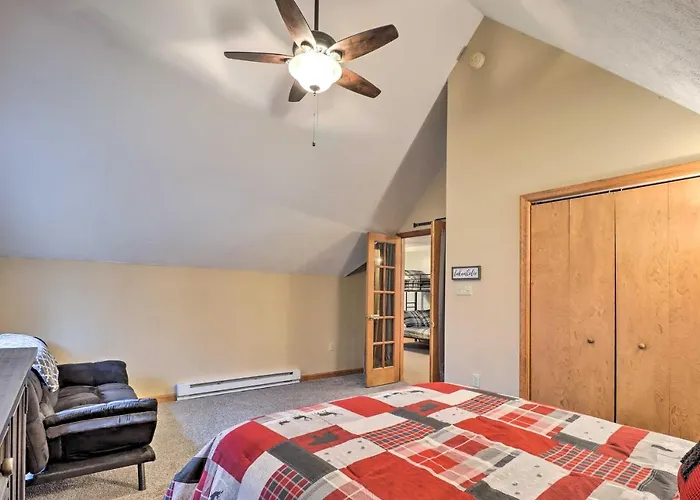 Family Home With Hot Tub, Close To Lake And Hiking!