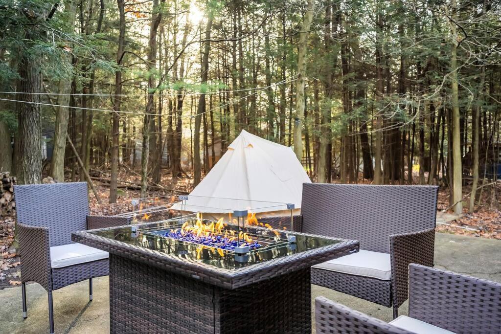 Holiday home Luxury Pocono W/glamping Tent. Near Lake/ski Pocono Summit