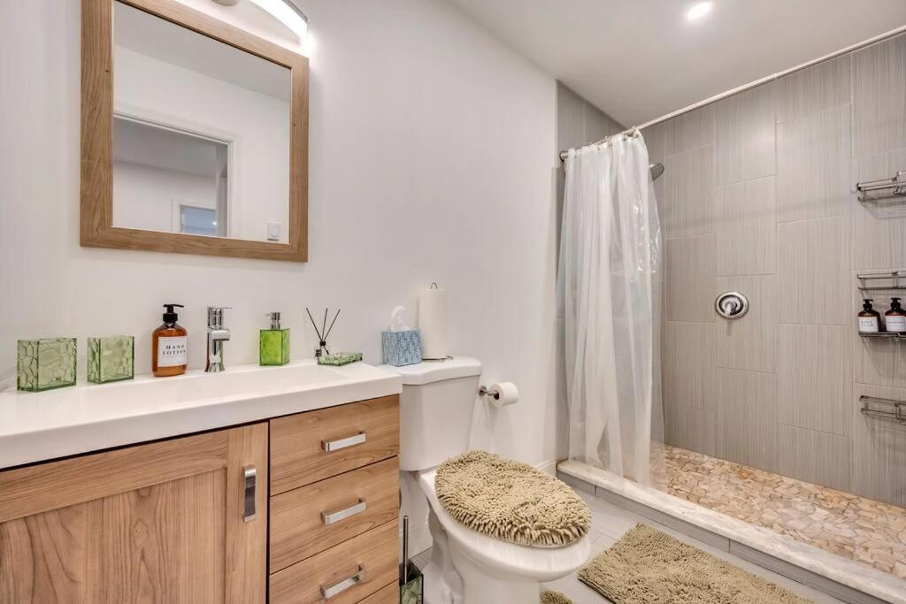 Luxury Pocono W/glamping Tent. Near Lake/ski Holiday home *