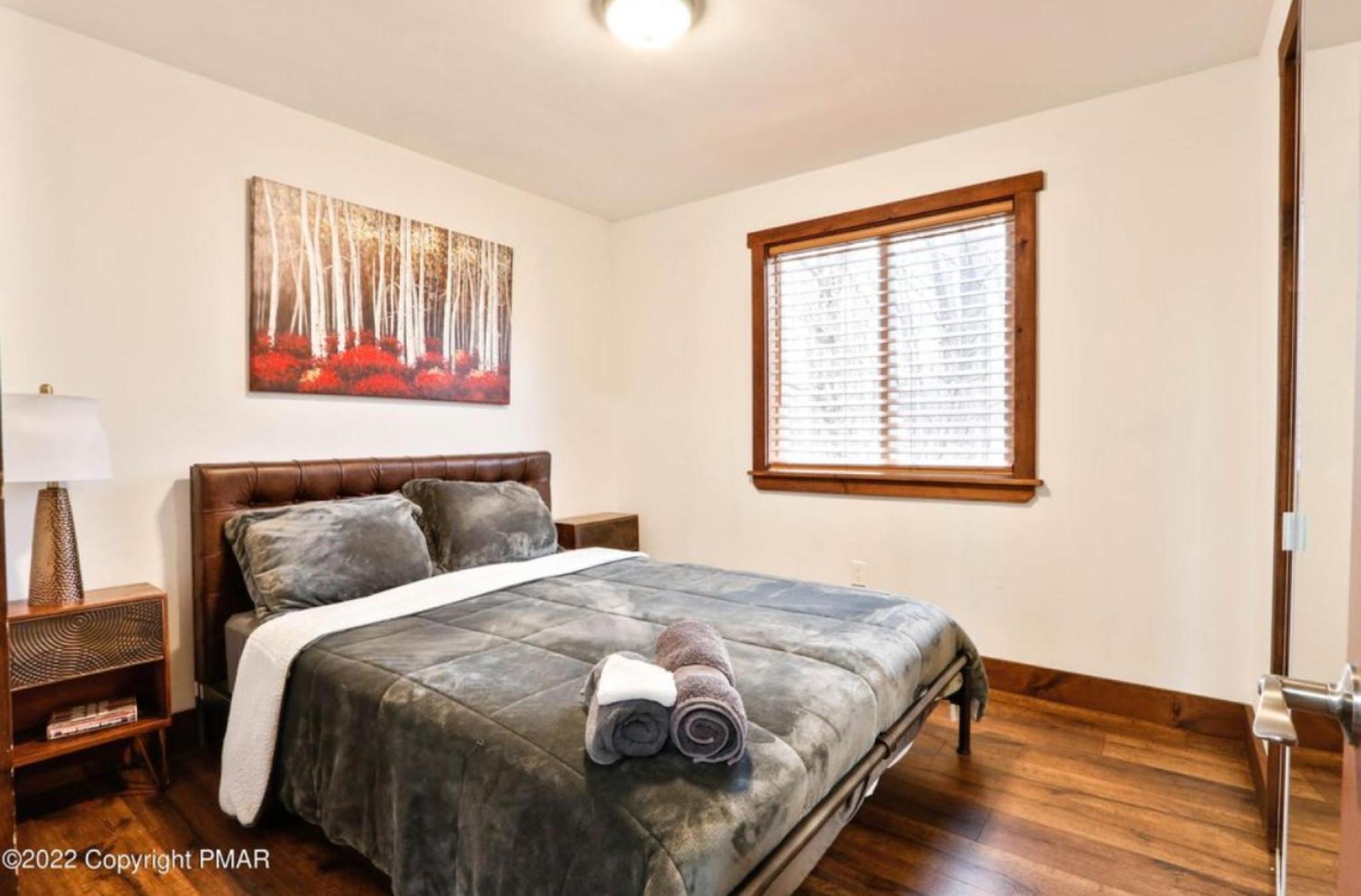 Kids Under 4 Free, Jacuzzi, Sauna, Pool, Lake, Gym * Albrightsville