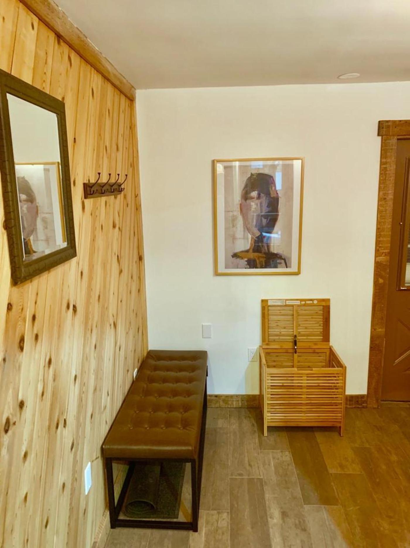 Chalet Kids Under 4 Free, Jacuzzi, Sauna, Pool, Lake, Gym *