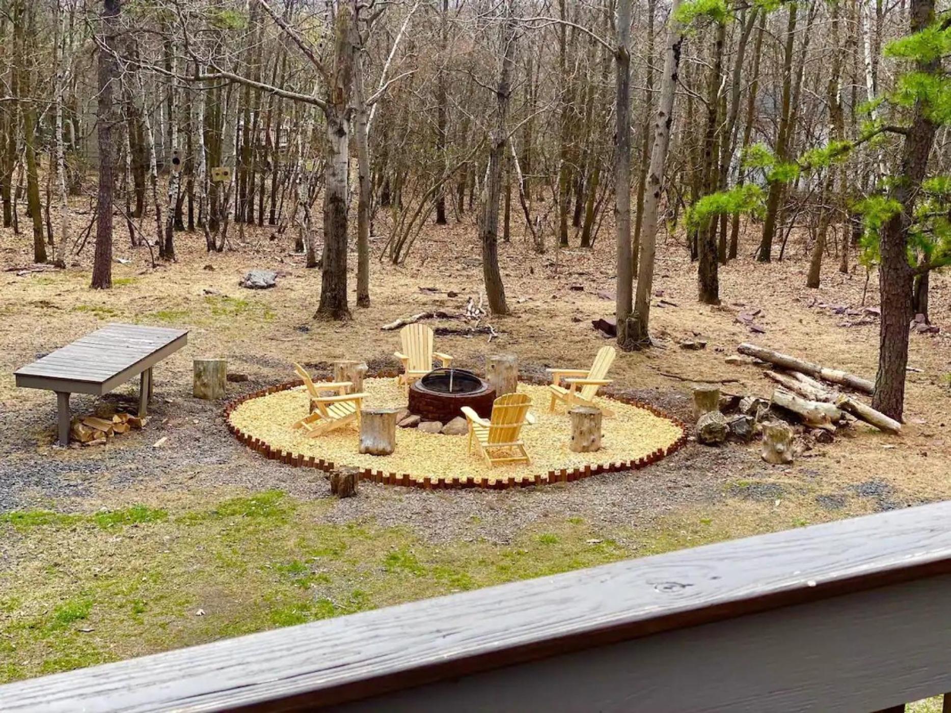 Chalet Kids Under 4 Free, Jacuzzi, Sauna, Pool, Lake, Gym