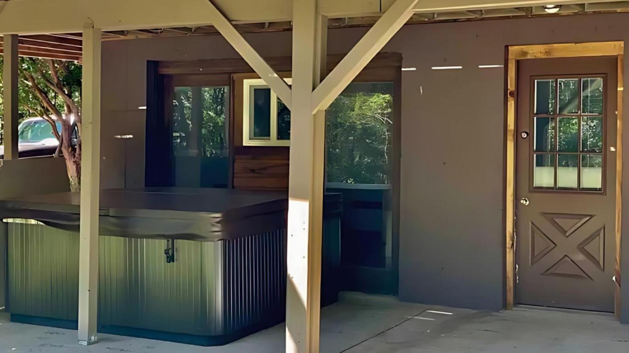 Kids Under 4 Free, Jacuzzi, Sauna, Pool, Lake, Gym * Albrightsville
