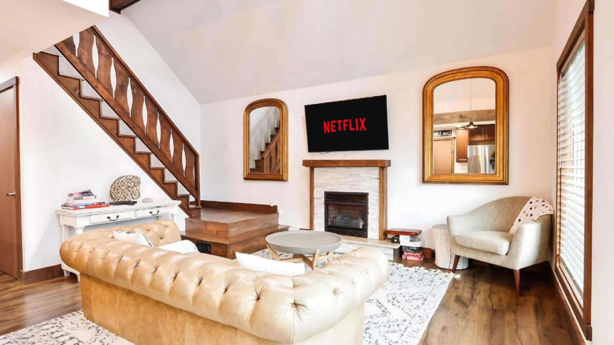 Chalet Kids Under 4 Free, Jacuzzi, Sauna, Pool, Lake, Gym