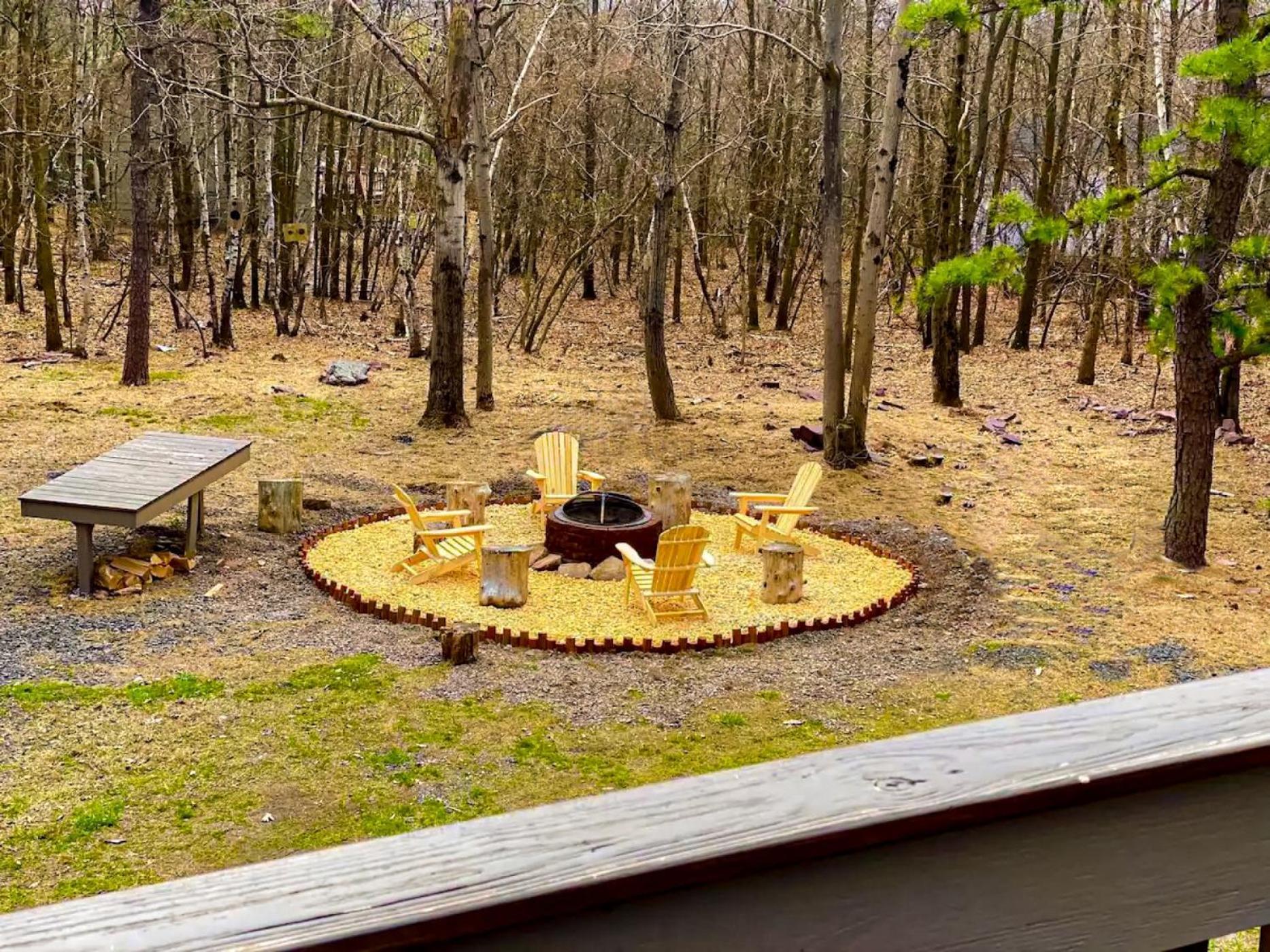Chalet Kids Under 4 Free, Jacuzzi, Sauna, Pool, Lake, Gym