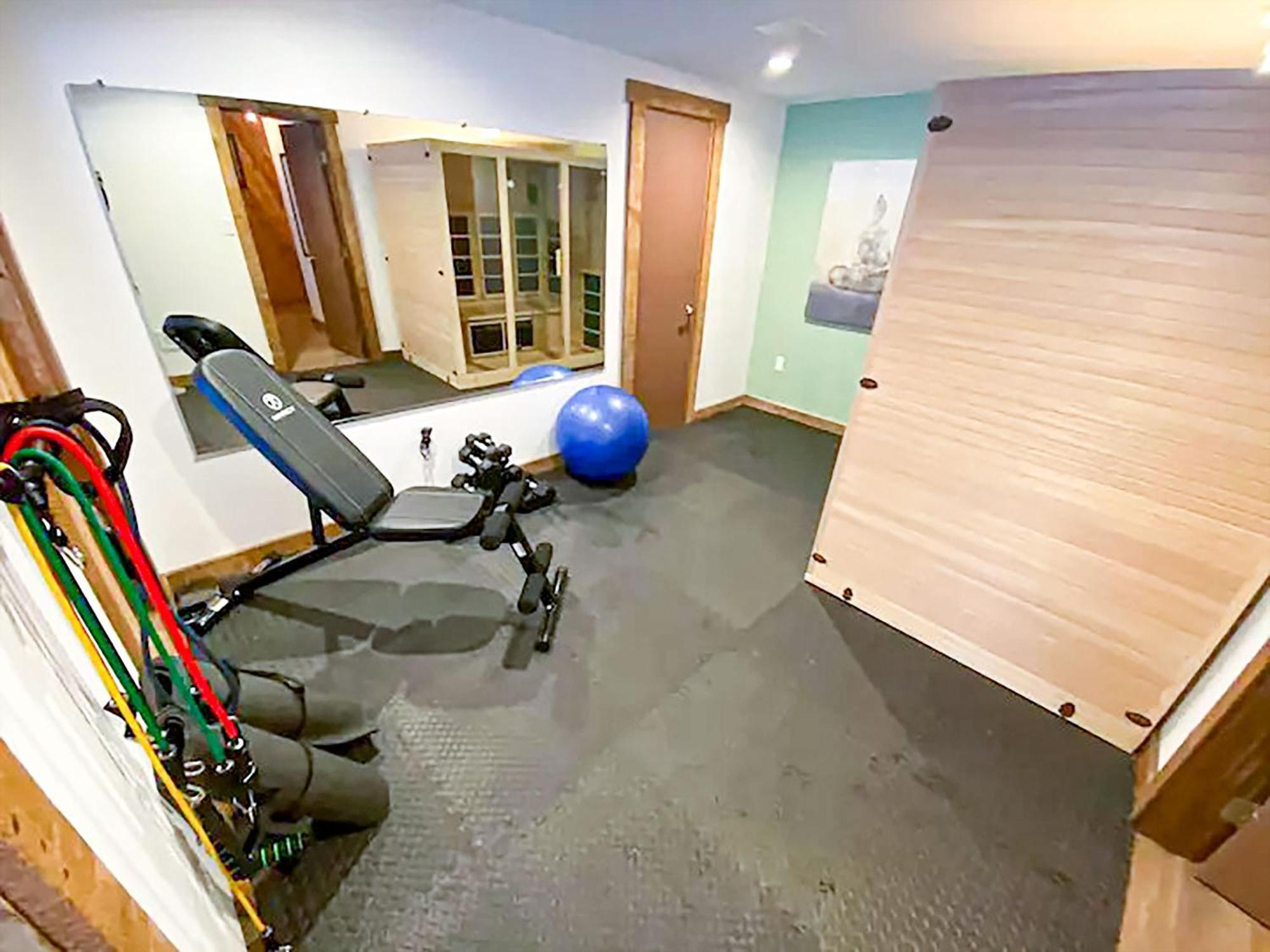 Kids Under 4 Free, Jacuzzi, Sauna, Pool, Lake, Gym Chalet Albrightsville