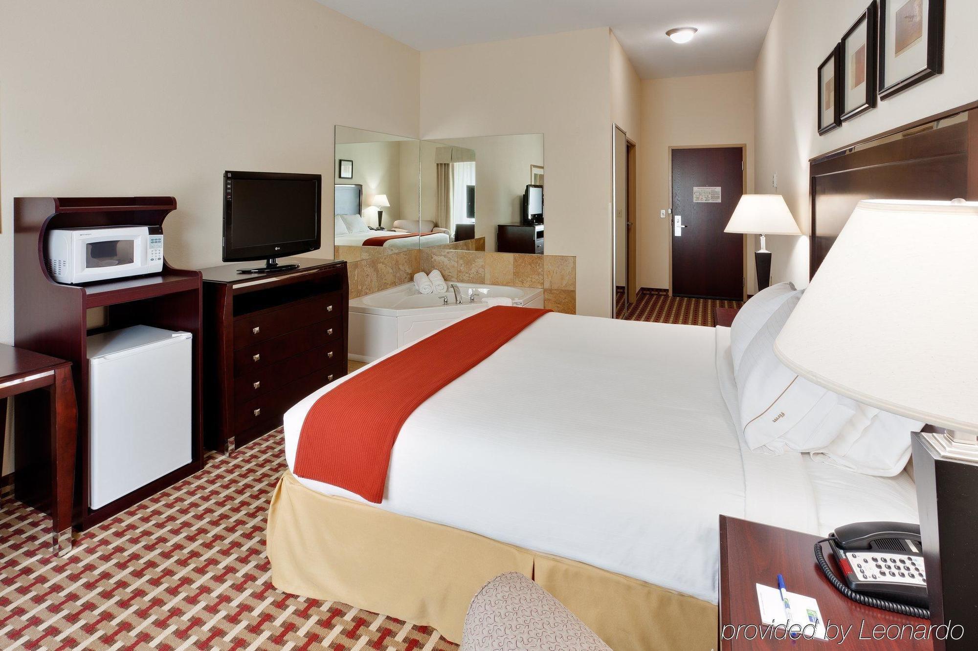 Hotel Express & - Poconos By Ihg 2*
