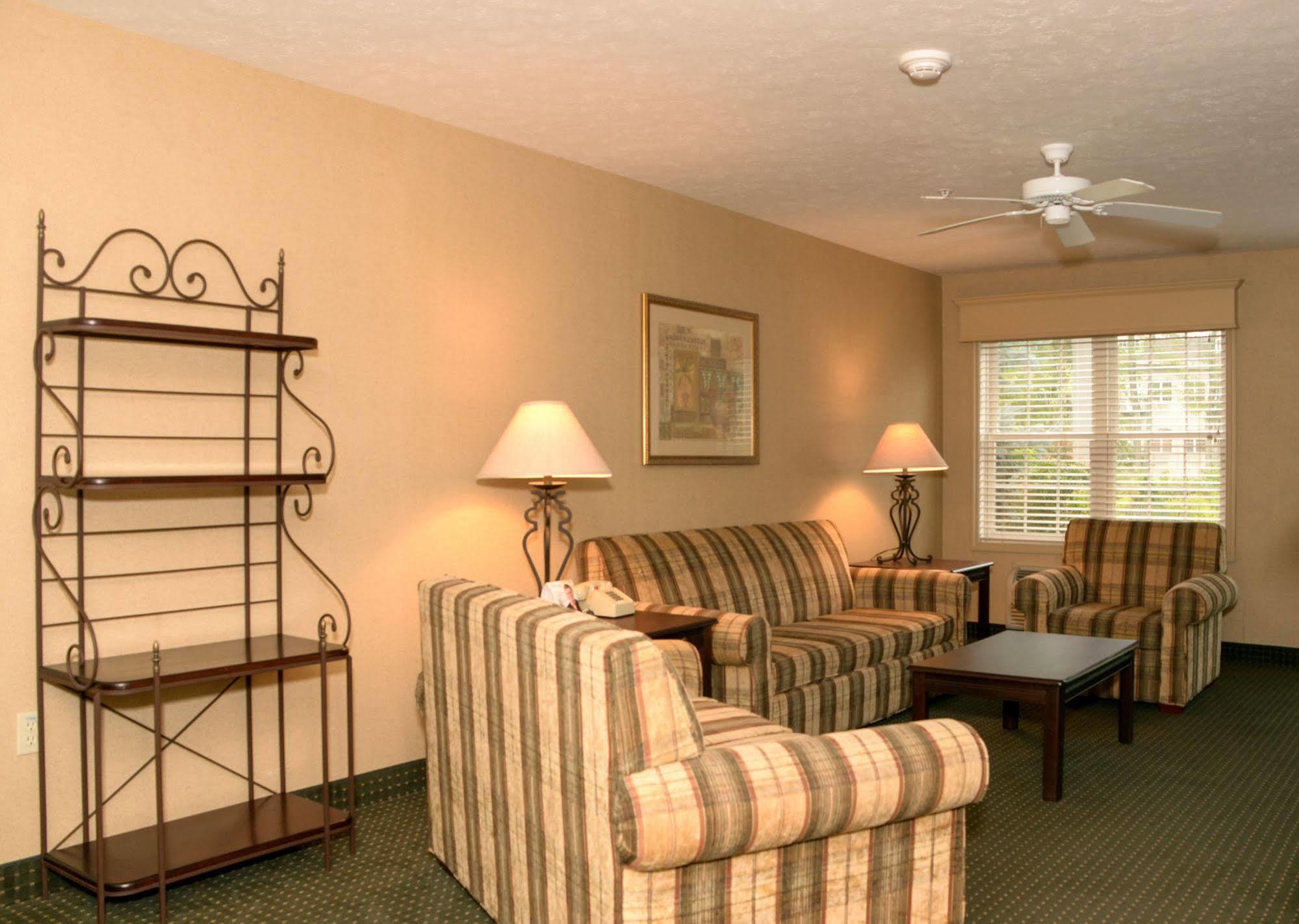 Split Rock Resort 3*