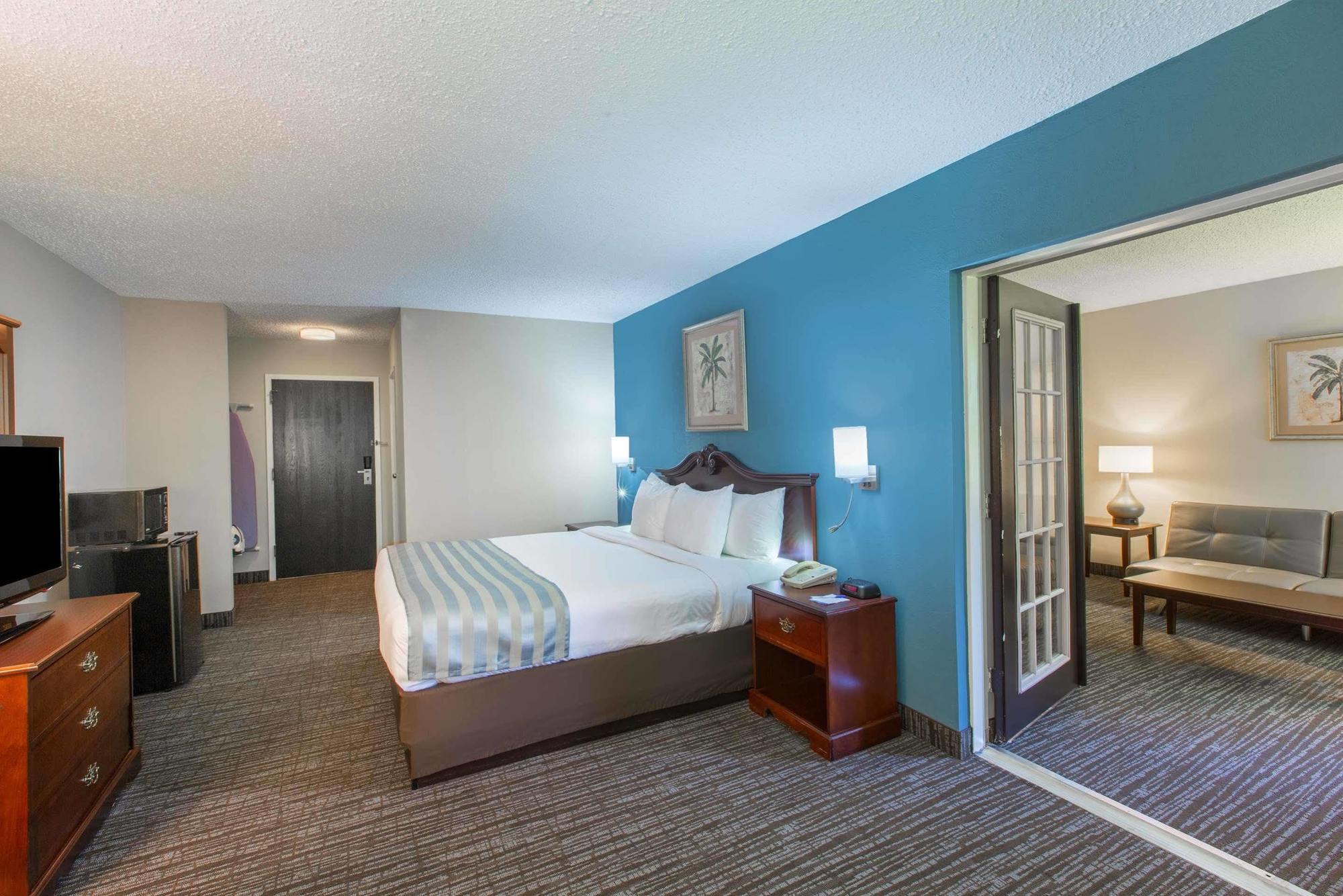 Baymont By Wyndham Poconos Hotel 2*